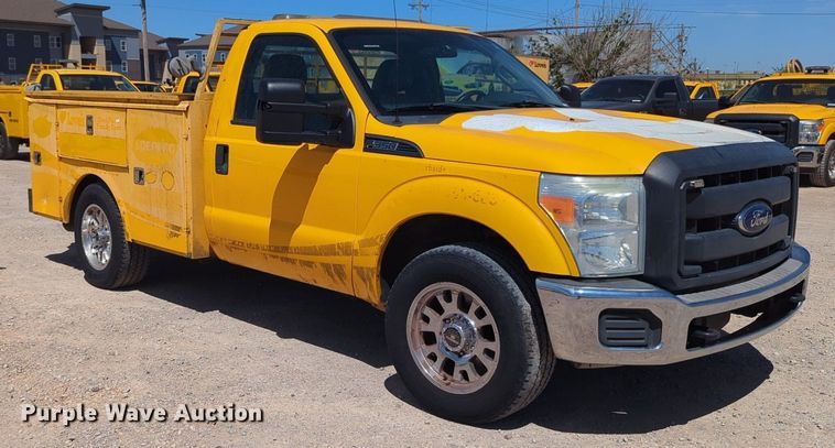 image for item NZ9587 2014 Ford F350 Super Duty utility bed pickup truck