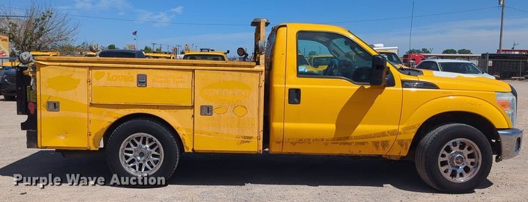 image for item NZ9587 2014 Ford F350 Super Duty utility bed pickup truck