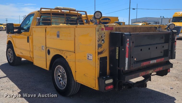 image for item NZ9587 2014 Ford F350 Super Duty utility bed pickup truck