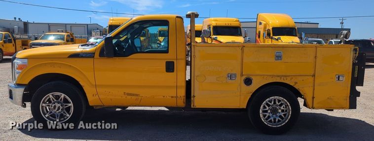 image for item NZ9587 2014 Ford F350 Super Duty utility bed pickup truck