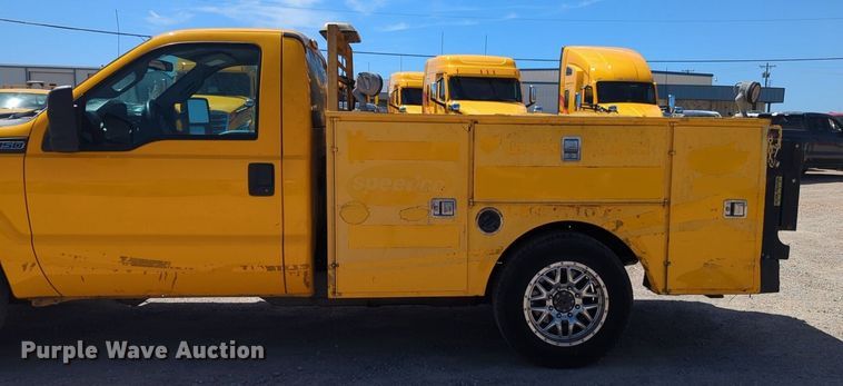 image for item NZ9587 2014 Ford F350 Super Duty utility bed pickup truck