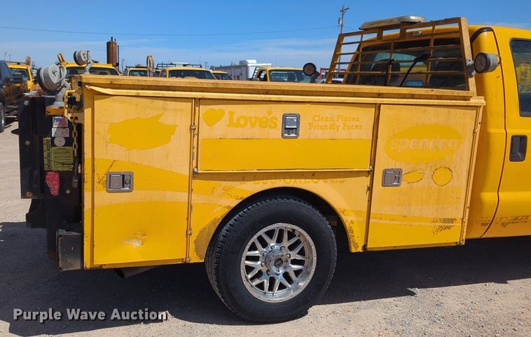 image for item NZ9587 2014 Ford F350 Super Duty utility bed pickup truck