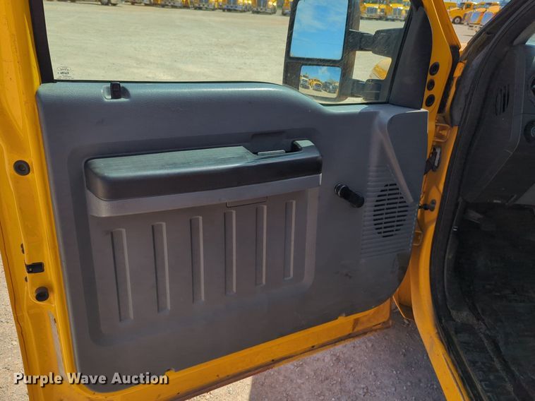 image for item NZ9587 2014 Ford F350 Super Duty utility bed pickup truck