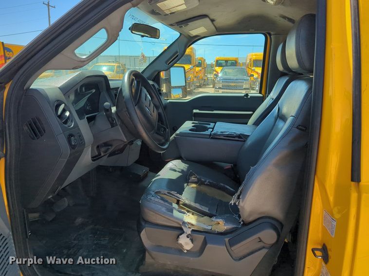 image for item NZ9587 2014 Ford F350 Super Duty utility bed pickup truck