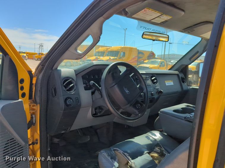 image for item NZ9587 2014 Ford F350 Super Duty utility bed pickup truck