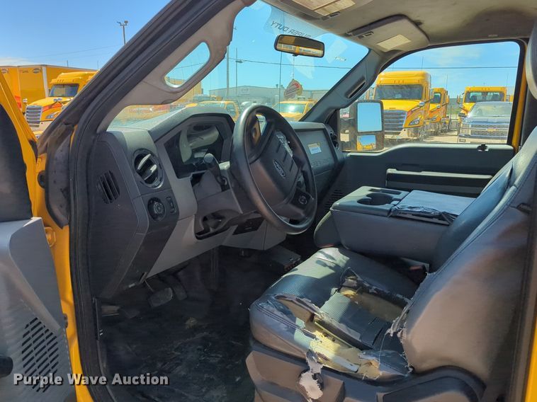 image for item NZ9587 2014 Ford F350 Super Duty utility bed pickup truck