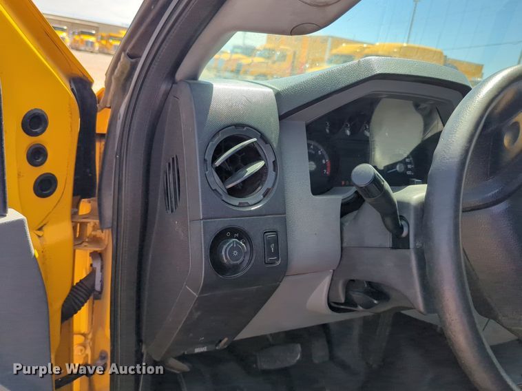 image for item NZ9587 2014 Ford F350 Super Duty utility bed pickup truck