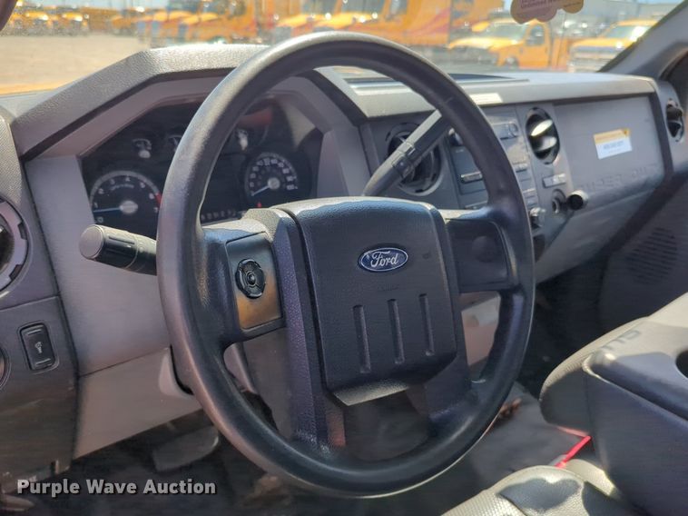 image for item NZ9587 2014 Ford F350 Super Duty utility bed pickup truck