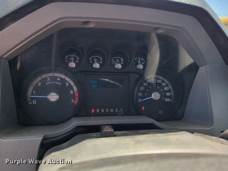 image for item NZ9587 2014 Ford F350 Super Duty utility bed pickup truck