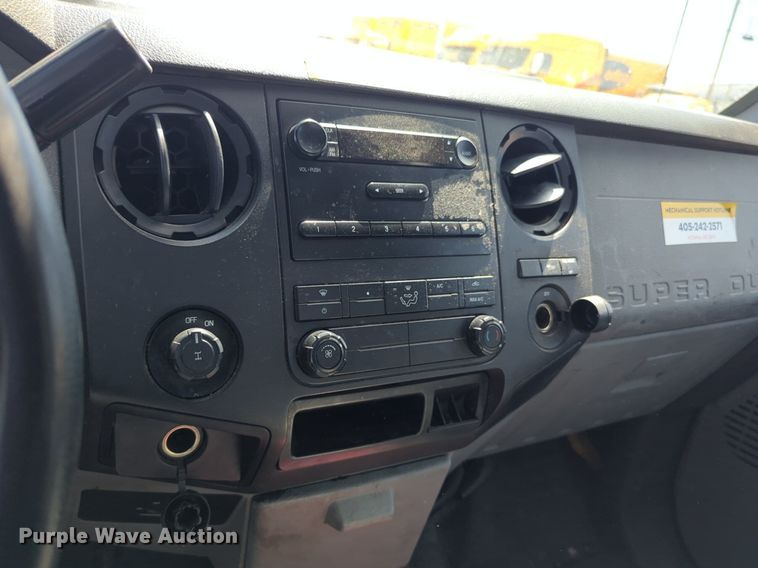 image for item NZ9587 2014 Ford F350 Super Duty utility bed pickup truck