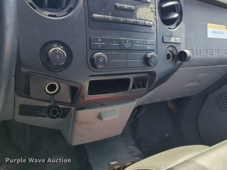 image for item NZ9587 2014 Ford F350 Super Duty utility bed pickup truck