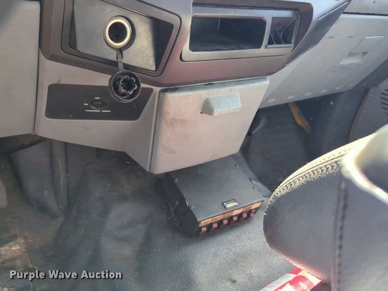 image for item NZ9587 2014 Ford F350 Super Duty utility bed pickup truck