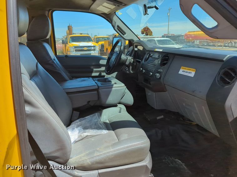 image for item NZ9587 2014 Ford F350 Super Duty utility bed pickup truck