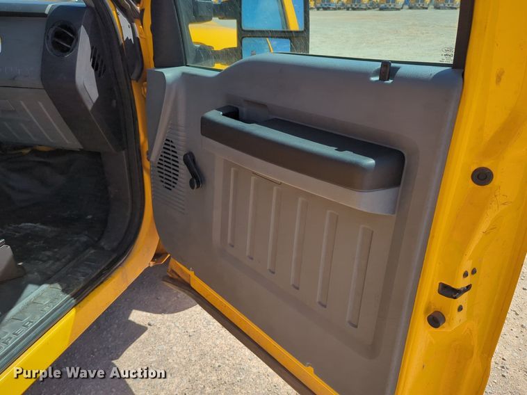 image for item NZ9587 2014 Ford F350 Super Duty utility bed pickup truck