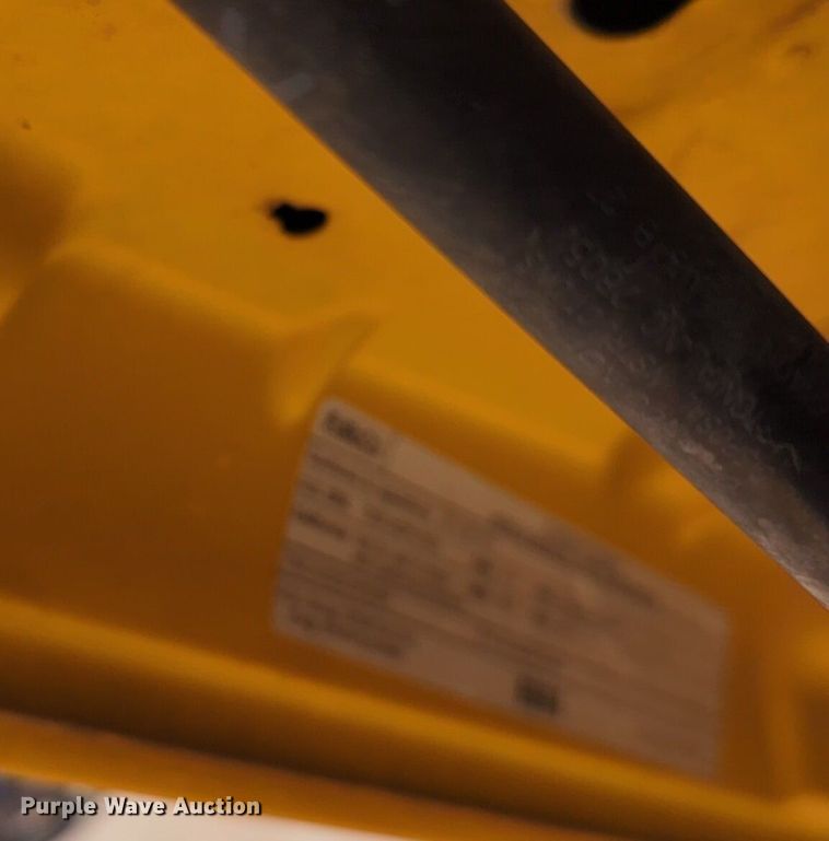 image for item NZ9587 2014 Ford F350 Super Duty utility bed pickup truck