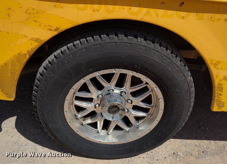 image for item NZ9587 2014 Ford F350 Super Duty utility bed pickup truck