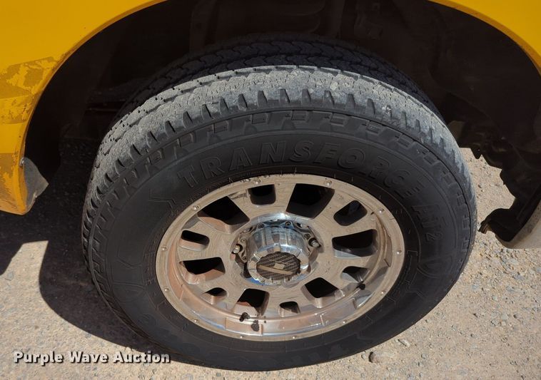 image for item NZ9587 2014 Ford F350 Super Duty utility bed pickup truck