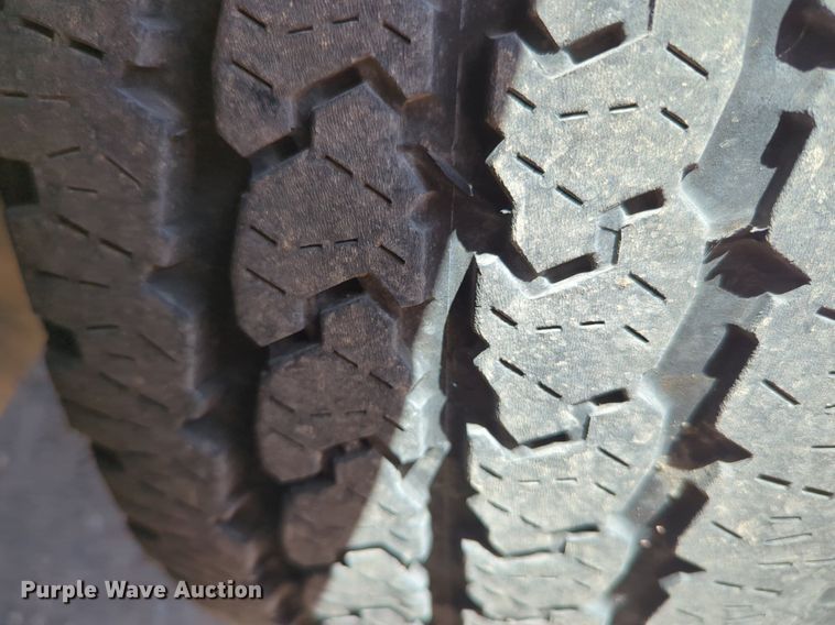 image for item NZ9587 2014 Ford F350 Super Duty utility bed pickup truck