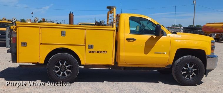 image for item NZ9588 2015 Chevrolet Silverado 3500HD utility bed pickup truck