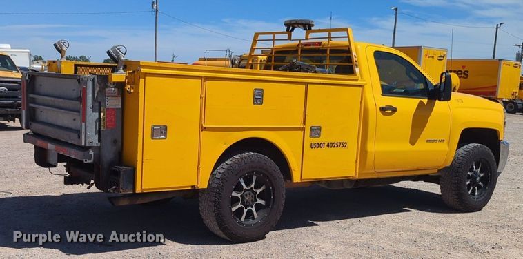 image for item NZ9588 2015 Chevrolet Silverado 3500HD utility bed pickup truck