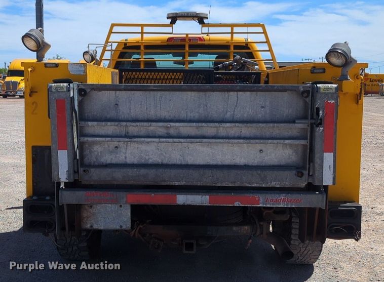 image for item NZ9588 2015 Chevrolet Silverado 3500HD utility bed pickup truck