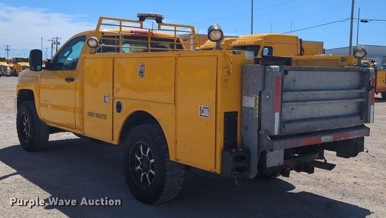 image for item NZ9588 2015 Chevrolet Silverado 3500HD utility bed pickup truck