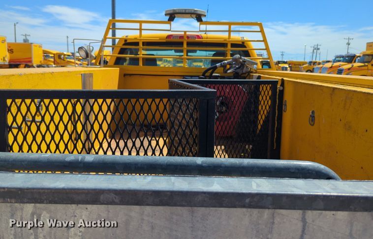 image for item NZ9588 2015 Chevrolet Silverado 3500HD utility bed pickup truck