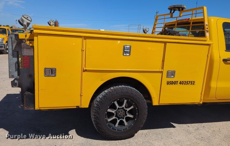 image for item NZ9588 2015 Chevrolet Silverado 3500HD utility bed pickup truck