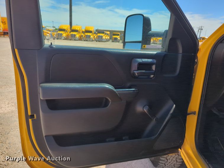 image for item NZ9588 2015 Chevrolet Silverado 3500HD utility bed pickup truck