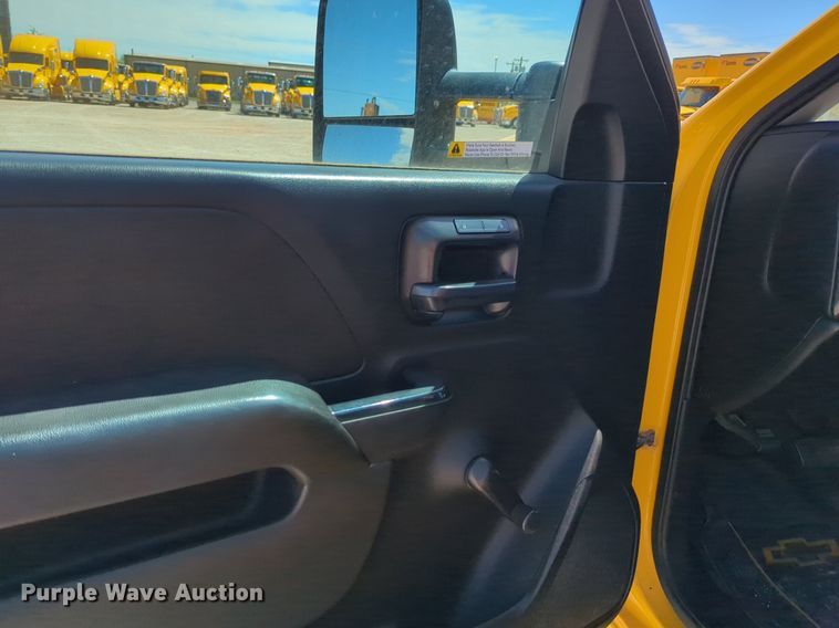 image for item NZ9588 2015 Chevrolet Silverado 3500HD utility bed pickup truck