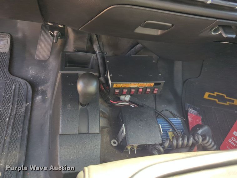 image for item NZ9588 2015 Chevrolet Silverado 3500HD utility bed pickup truck