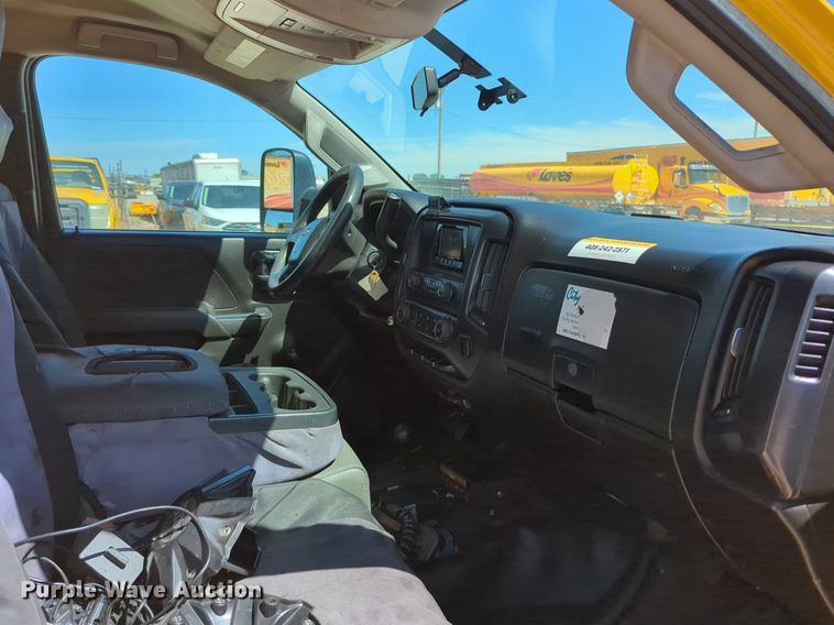 image for item NZ9588 2015 Chevrolet Silverado 3500HD utility bed pickup truck