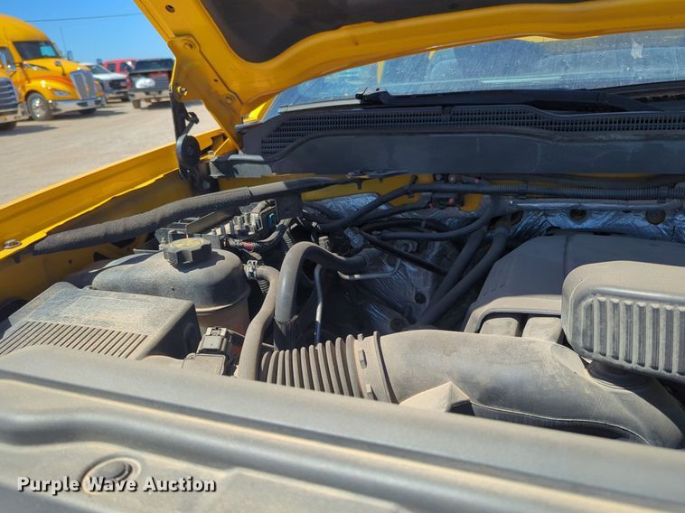 image for item NZ9588 2015 Chevrolet Silverado 3500HD utility bed pickup truck