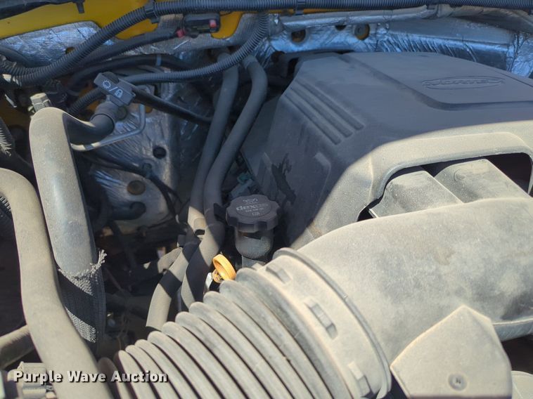 image for item NZ9588 2015 Chevrolet Silverado 3500HD utility bed pickup truck