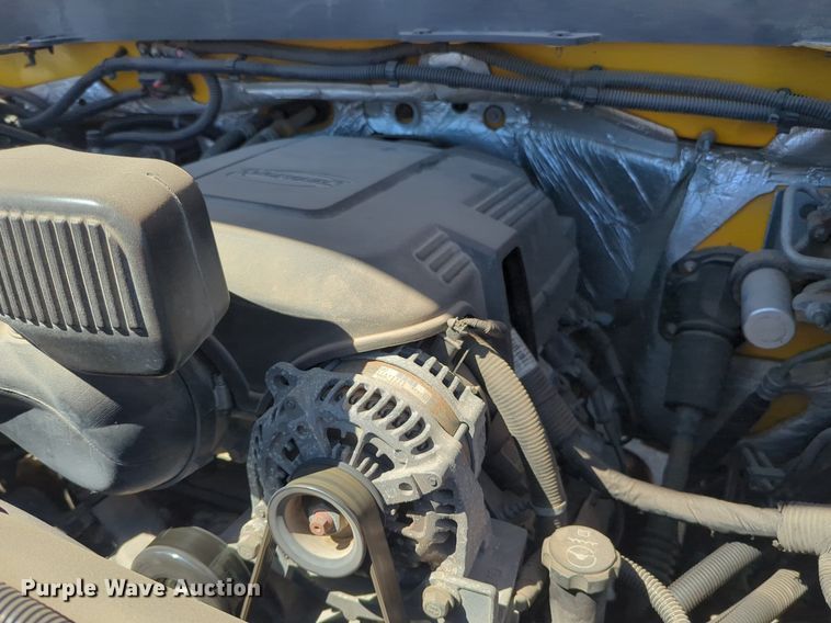 image for item NZ9588 2015 Chevrolet Silverado 3500HD utility bed pickup truck