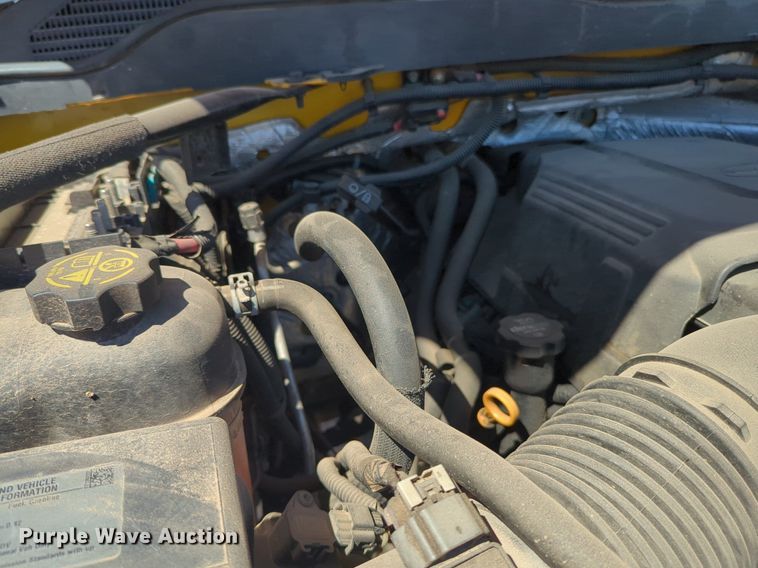 image for item NZ9588 2015 Chevrolet Silverado 3500HD utility bed pickup truck