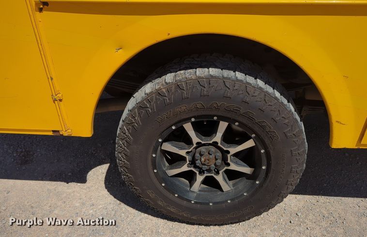 image for item NZ9588 2015 Chevrolet Silverado 3500HD utility bed pickup truck