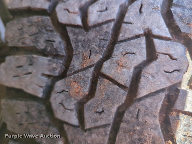 image for item NZ9588 2015 Chevrolet Silverado 3500HD utility bed pickup truck