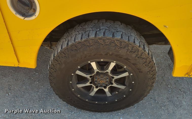 image for item NZ9588 2015 Chevrolet Silverado 3500HD utility bed pickup truck