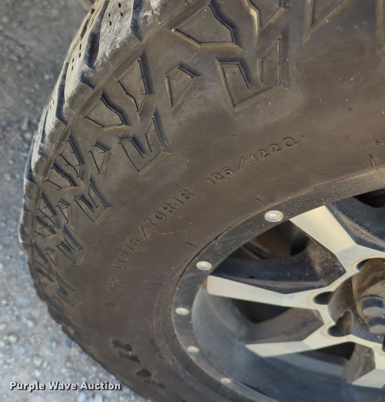 image for item NZ9588 2015 Chevrolet Silverado 3500HD utility bed pickup truck