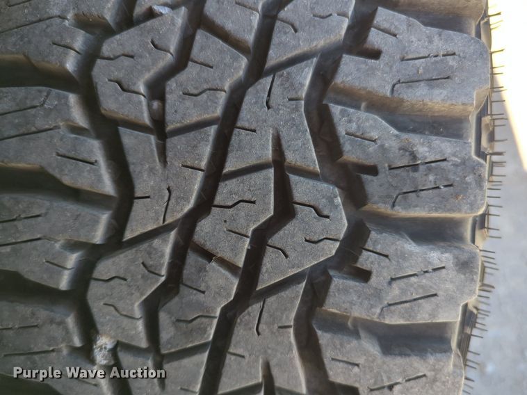 image for item NZ9588 2015 Chevrolet Silverado 3500HD utility bed pickup truck