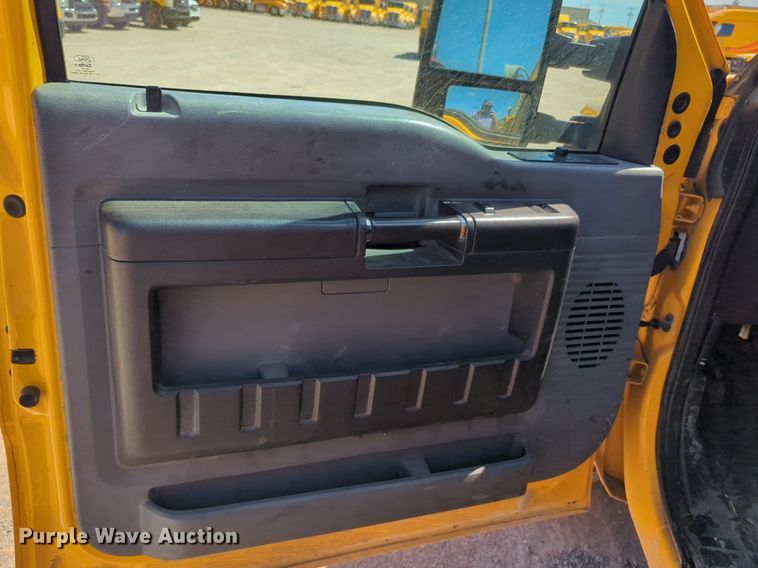 image for item NZ9590 2015 Ford F350 Super Duty utility bed pickup truck