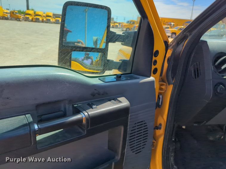 image for item NZ9590 2015 Ford F350 Super Duty utility bed pickup truck