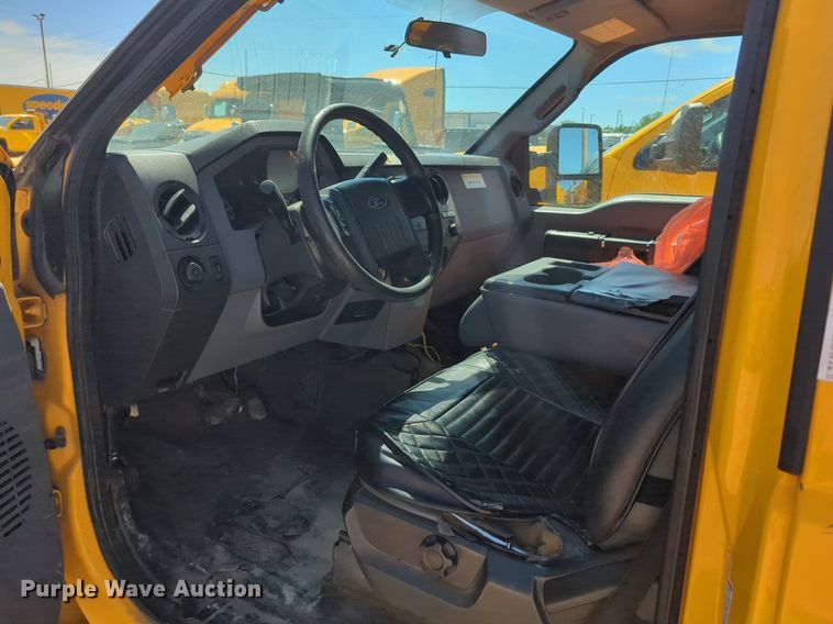 image for item NZ9590 2015 Ford F350 Super Duty utility bed pickup truck