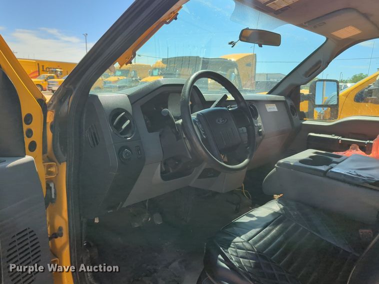 image for item NZ9590 2015 Ford F350 Super Duty utility bed pickup truck