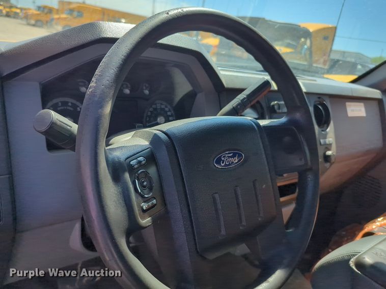 image for item NZ9590 2015 Ford F350 Super Duty utility bed pickup truck