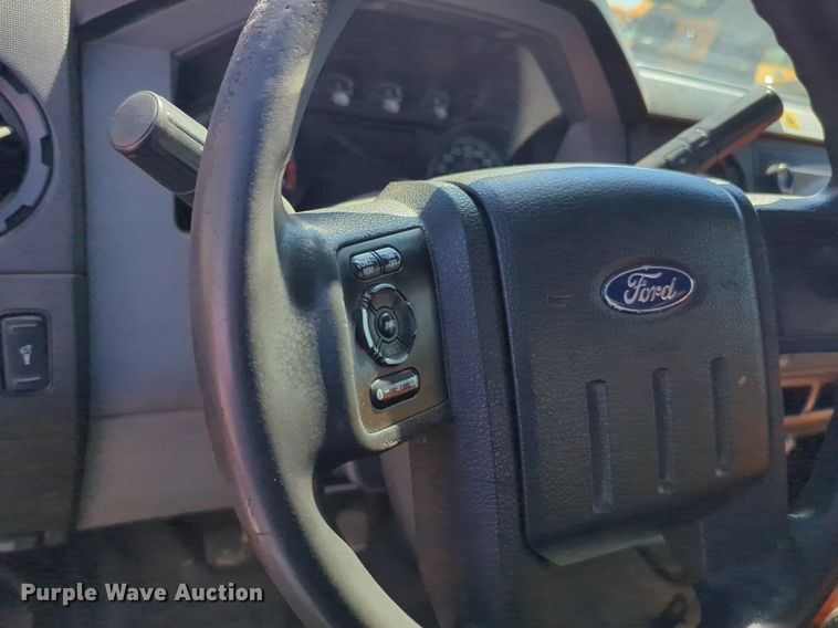 image for item NZ9590 2015 Ford F350 Super Duty utility bed pickup truck