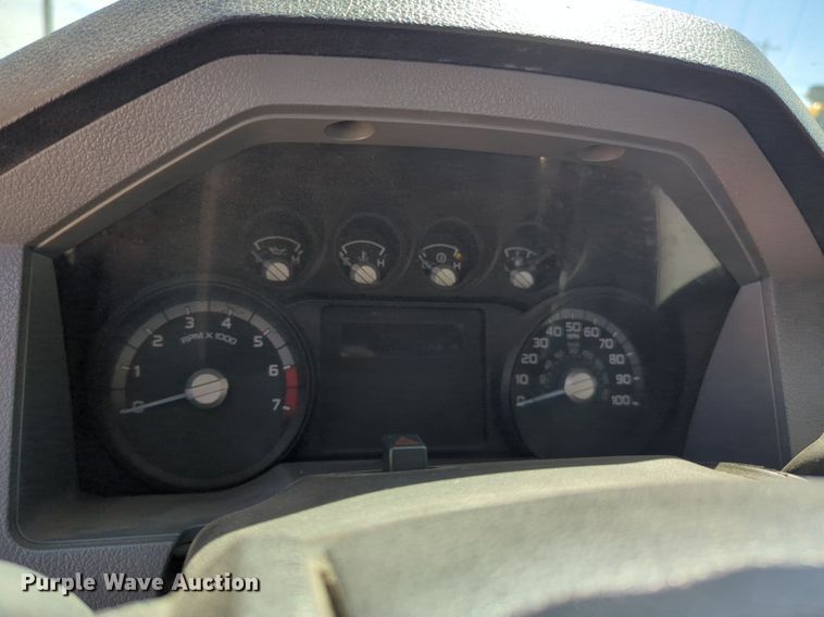 image for item NZ9590 2015 Ford F350 Super Duty utility bed pickup truck