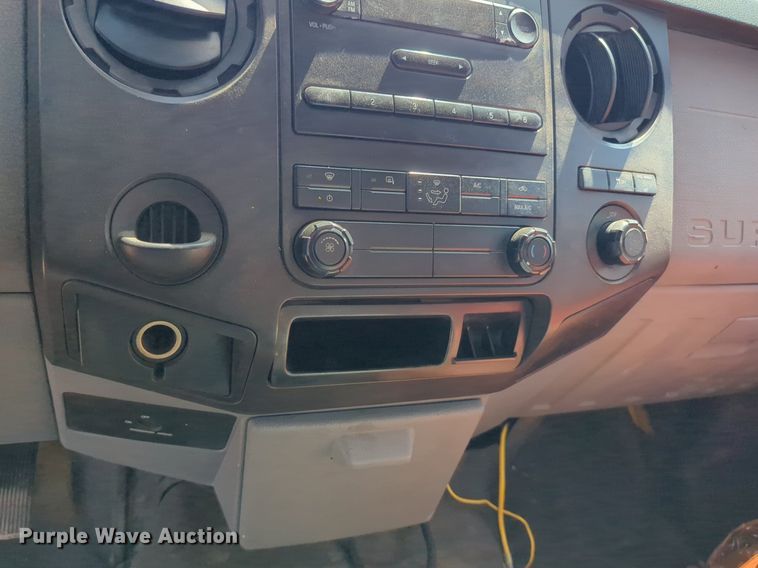 image for item NZ9590 2015 Ford F350 Super Duty utility bed pickup truck