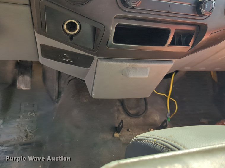 image for item NZ9590 2015 Ford F350 Super Duty utility bed pickup truck